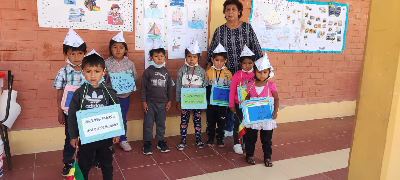 Kinder des Kindergartens mit Zoyka