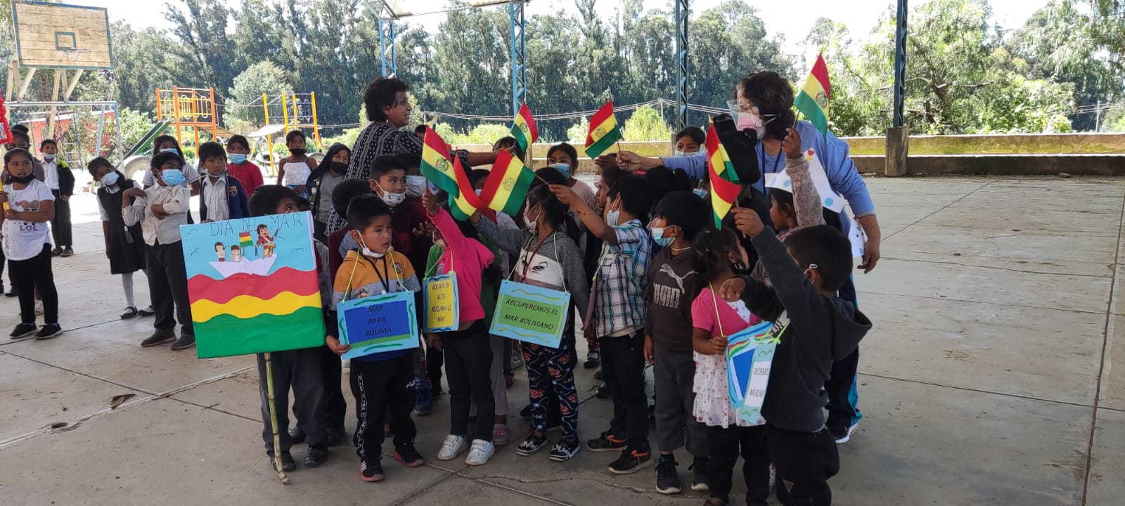 Kinder des Kindergartens mit Zoyka